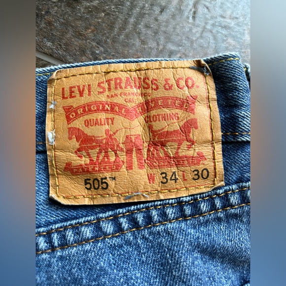 Men’s Levi’s 505 straight leg medium dark wash. Size 34 x 30 - Picture 7 of 11